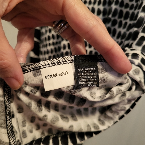 LYNN RITCHIE SILVER 3/4 Sleeve, Back Cut Out Criss Cross Mesh Top, MEDIUM, NWT - Picture 7 of 8